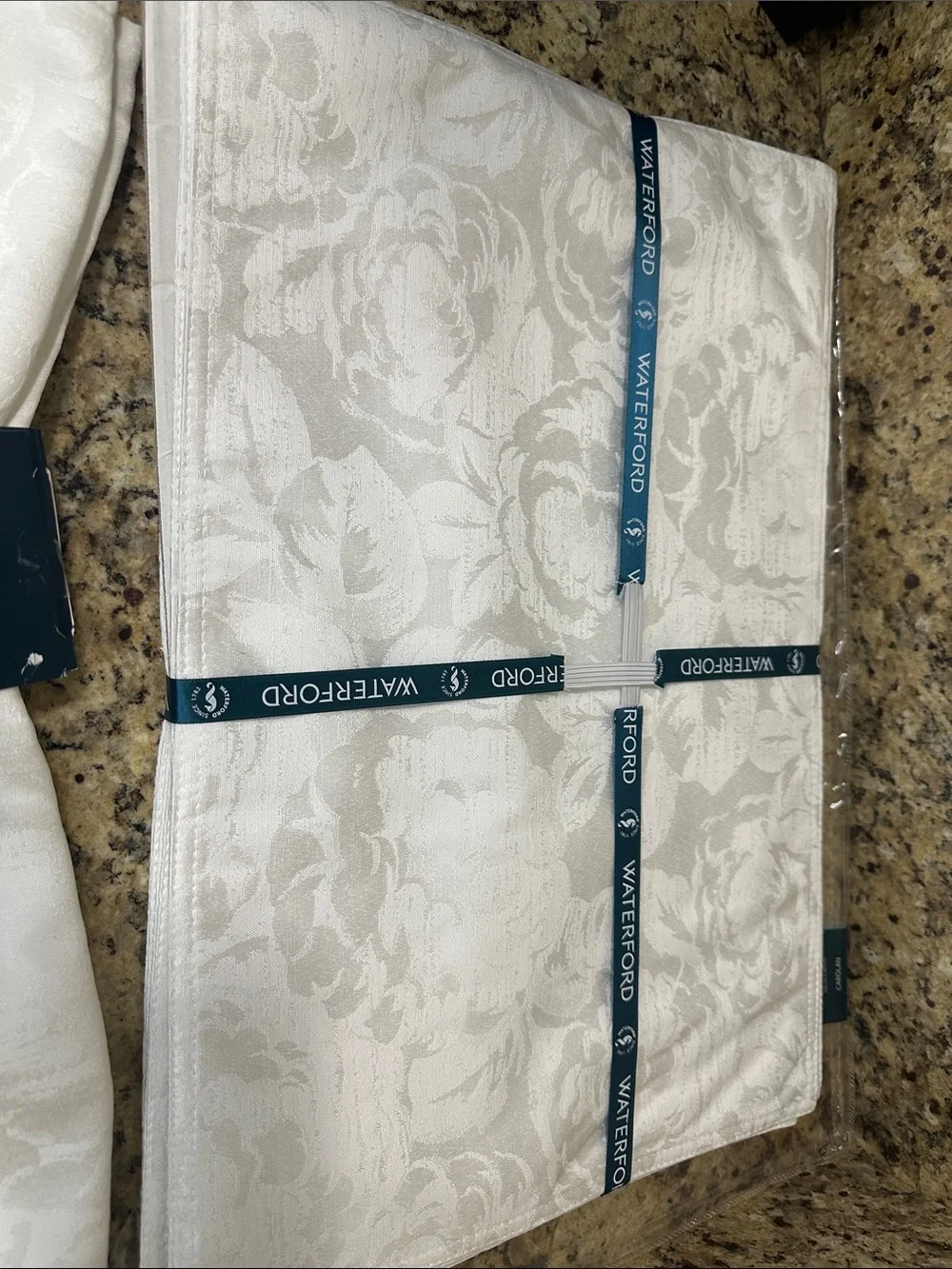 🎈New🎈Waterford Carolan White Set of Four Placements and Set of Four Napkins